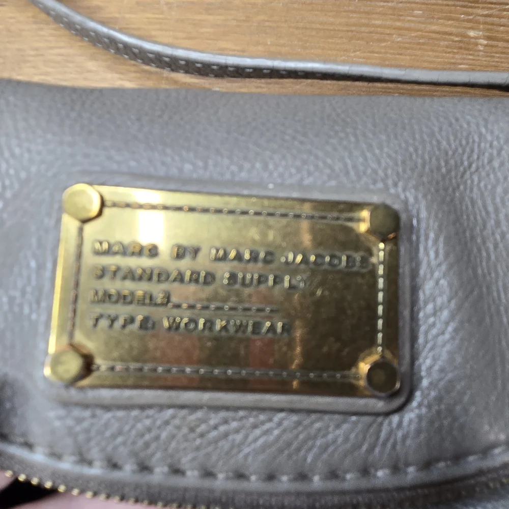Marc Jacobs Gray Leather Crossbody Bag - Picture 3 of 8